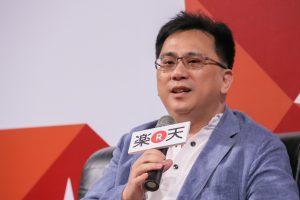 Mr. 486, a renowned celebrity blogger
