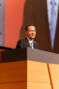 Dr Yamanaka giving the keynote speech at the Rakuten New Year Conference 2016