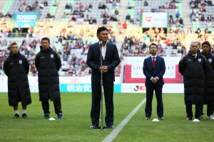 At Rakuten football has a special place. Hiroshi "Mickey" Mikitani, Chairman of Crimson Football Club, Inc., addresses the crowd at the final home game of the season (C) VISSEL KOBE