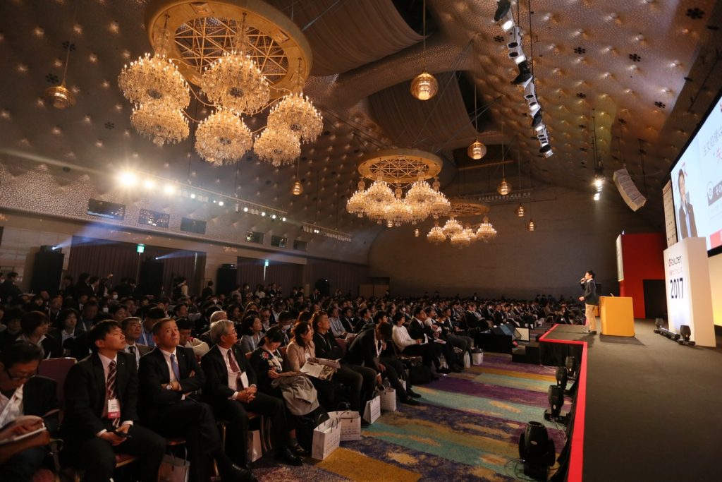Merchants were able to choose from over 20 different seminars to attend.