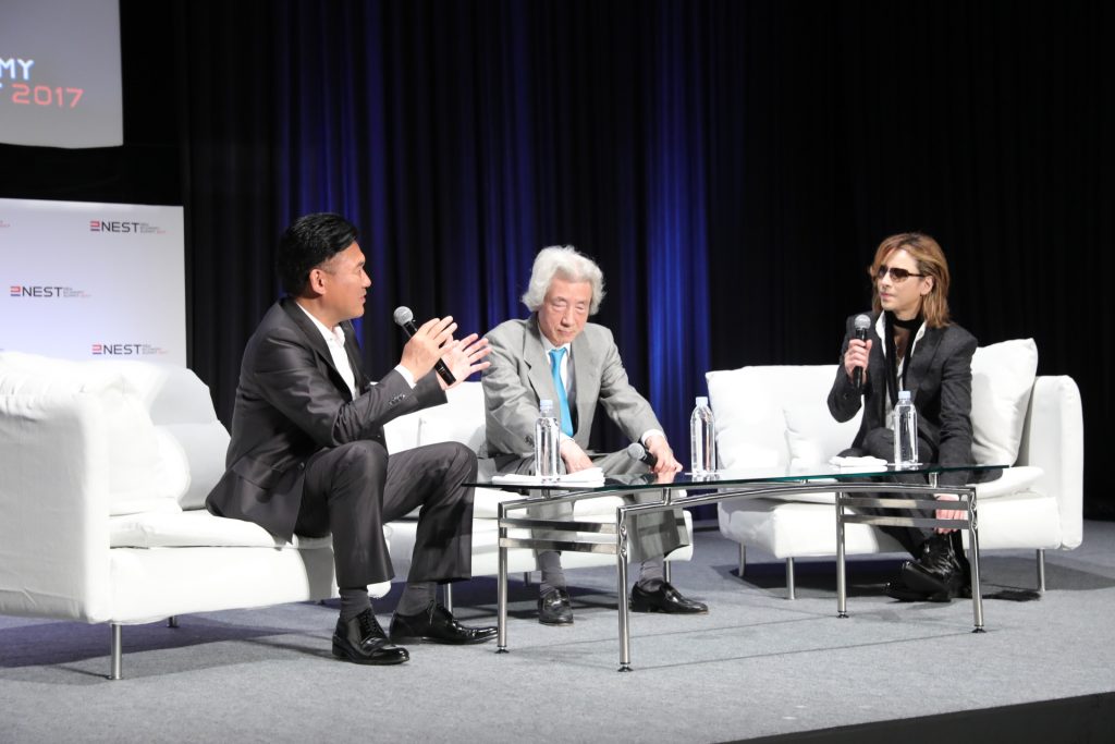 Mickey and Yoshiki were joined on stage by former Prime Minister Junichiro Koizumi.