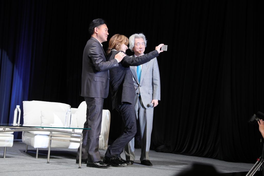 Moment to savor: Mickey, Yoshiki and former Prime Minister Junichiro Koizumi snap a selfie on stage at NEST 2017.