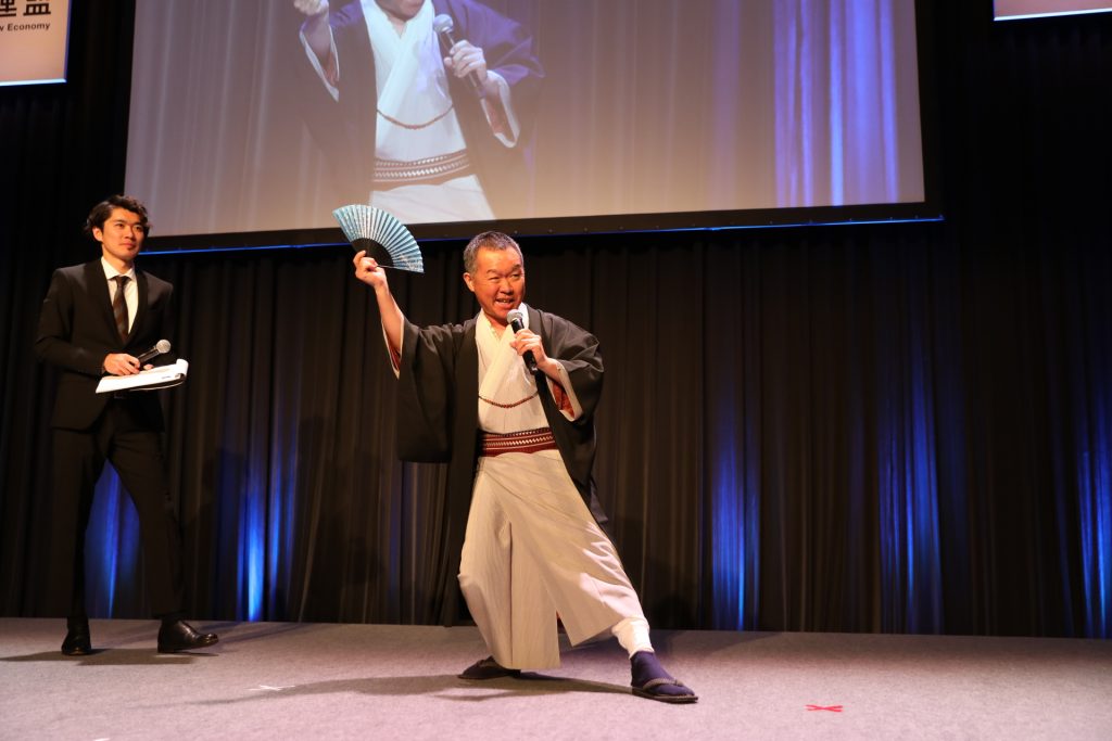 Startup advisor Shoji Honjo of Honjo International led the proceedings during the NEST Startup Challenge.