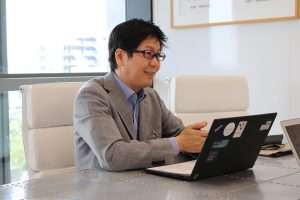 Katsuragi, who started his career as a train conductor, driver and finally trainer for The Japan Railways Group, developing a training simulator for new drivers, took a systematic approach to learning the language that carried through to his design of Englishnization.