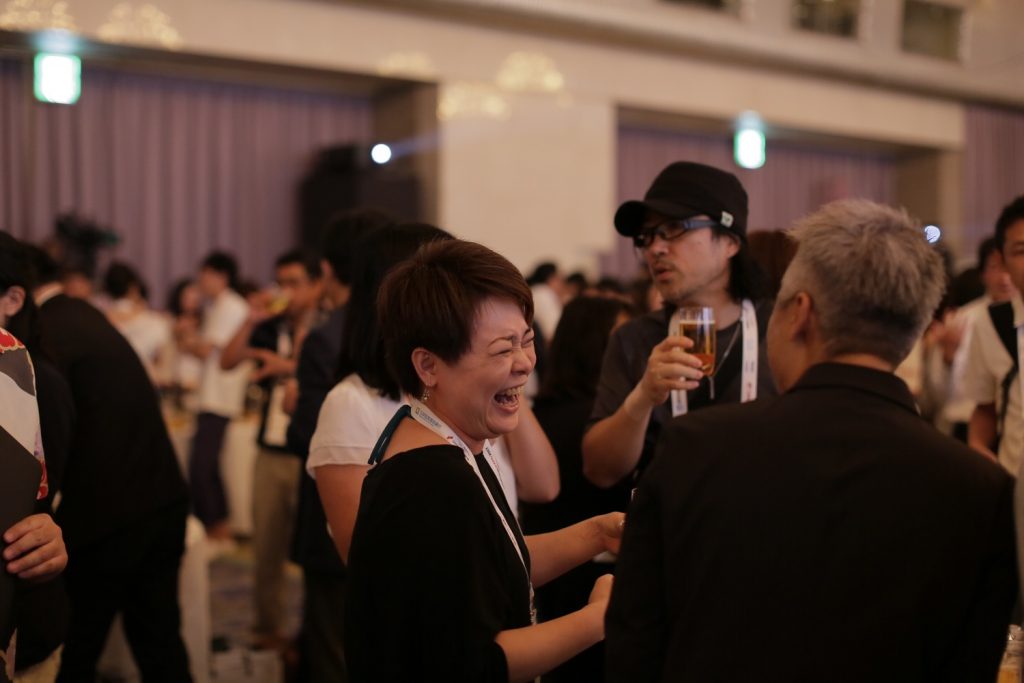 The Rakuten EXPO after-party gives participants the opportunity connect and build communities with other merchants.