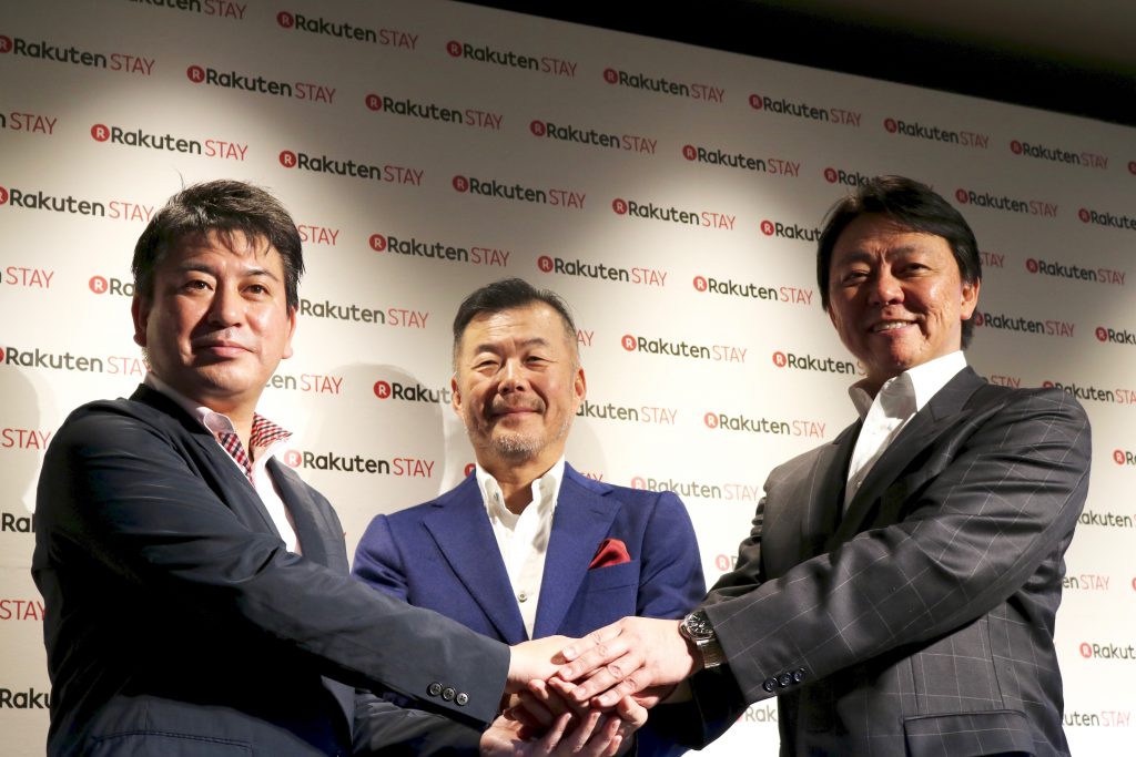 Munekatsu Ota, Rakuten LIFULL STAY Representative Director, Kazunori Takeda, President of Life & Leisure Company, Rakuten, Inc., and Takashi Inoue, President of LIFULL, Inc., at the press conference announcing the launch of Rakuten STAY.