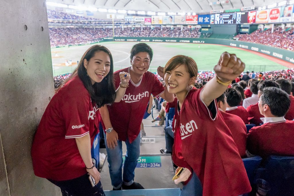 Yuna Tanaka (right) with coworkers from Rakuten Travel.