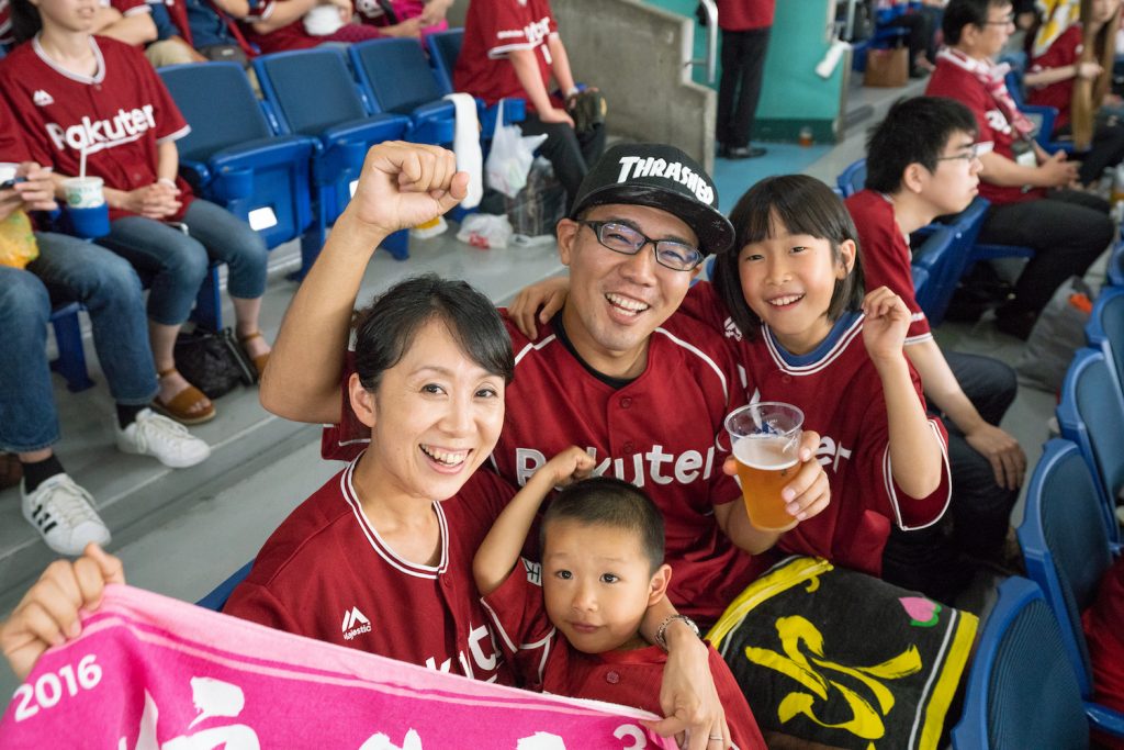 Koji Shiba (center) and his family had a ball at Tokyo Dome.