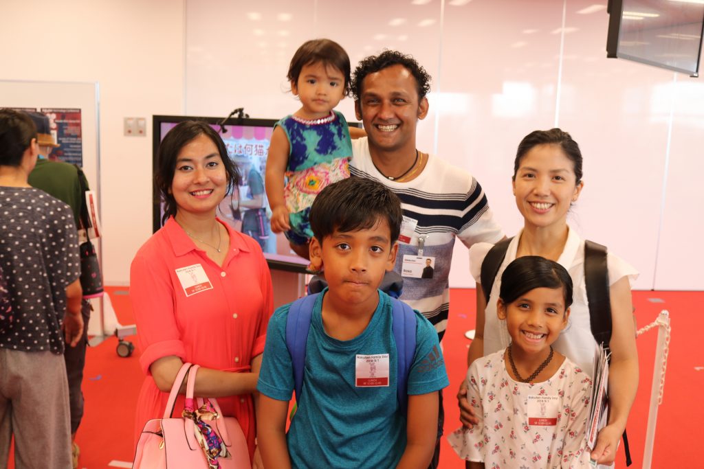 Rosa (center back) brought the whole family to experience life at the Rakuten office.