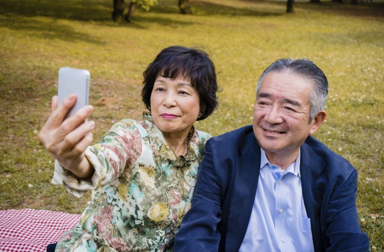 Rakuten Mobile's school for smartphone-shy seniors
