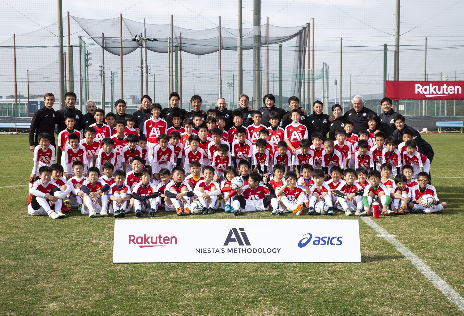 イニエスタ選手のサッカースタイルやテクニック、ビジョンを次世代に伝えるサッカーアカデミーが日本初上陸!