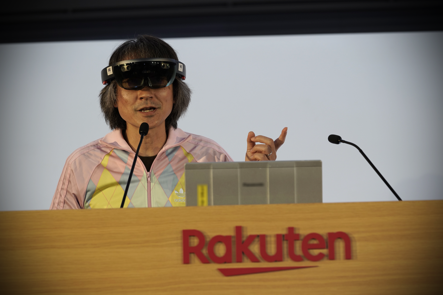 “We are supporting lectures at Japanese nursing universities,” Taniguchi shares. “The professors are able to use real clinical samples in their lectures, and discuss cases using our VR application.”