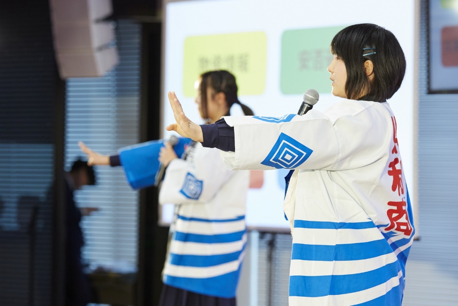 Wakayama Commercial High School presents on the potentially devastating effects of a Nankai Trough earthquake.