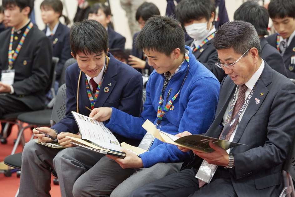 Think globally, act locally: Students engage with audience members.