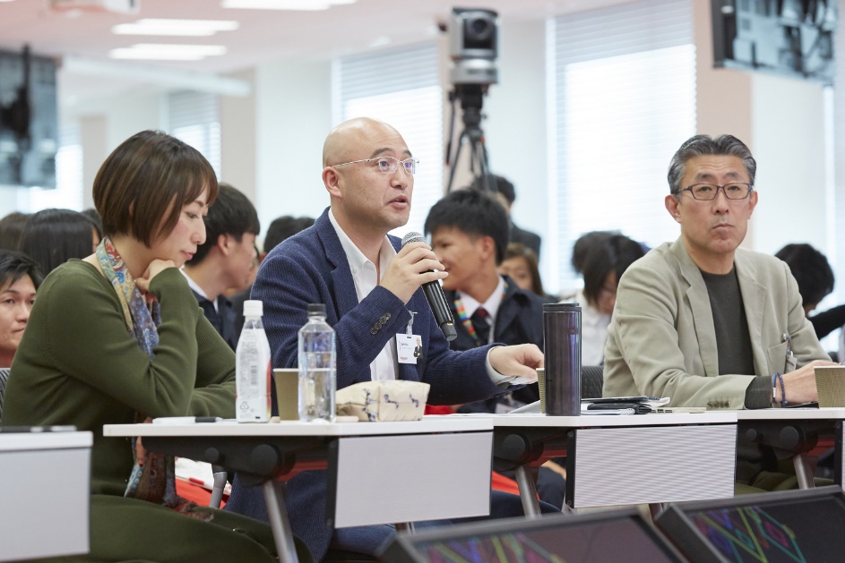 The presentations were assessed by a panel of five judges, including Rakuten executive Masatada Kobayashi, who emphasized that the world is watching as Japan solves demographic challenges that other countries will eventually face in the future.
