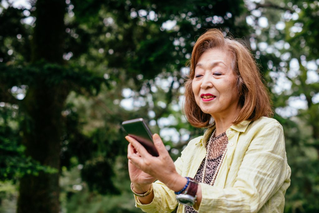 Seniors selling on Rakuma deserve their silver reputation: Data indicates they sell items at 23% higher prices than their younger counterparts.