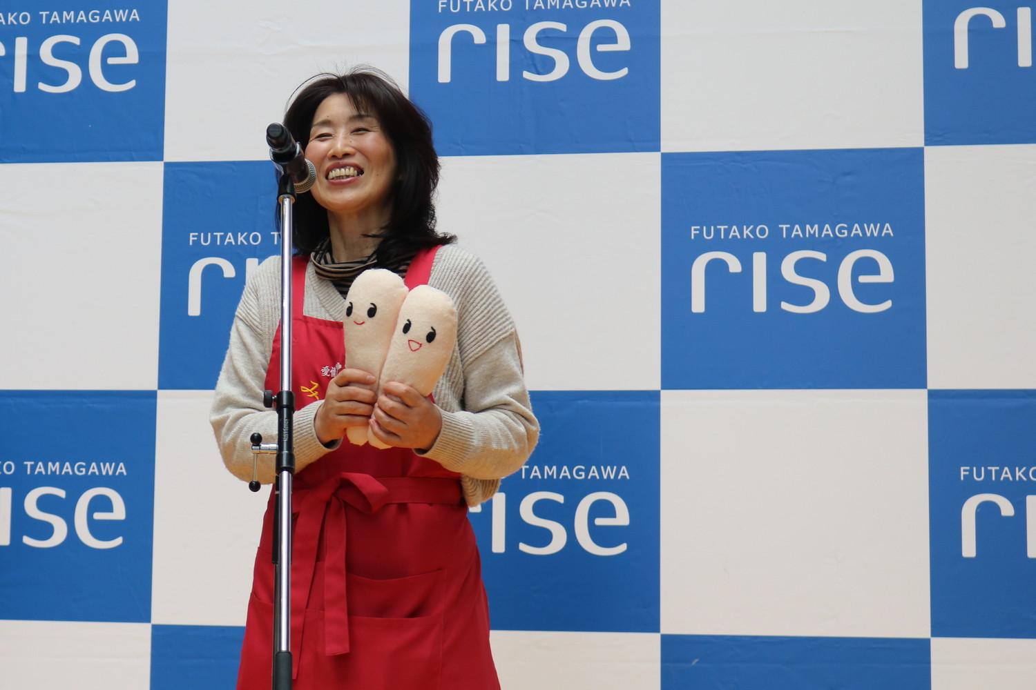 Akemi Kimura of beloved cod roe merchant Aijo Tarako no Minato on stage at the event after selling out of their popular tea-soaked rice.