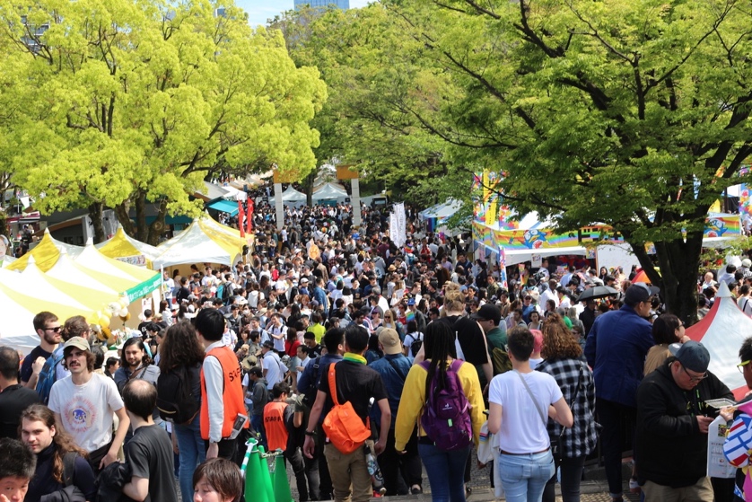 The Tokyo Rainbow Pride Parade celebrated its 25th anniversary with the biggest celebration yet, joined by over 200 000 visitors.