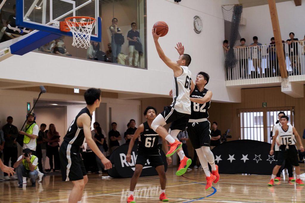 Curry excitedly encouraged and praised the talent of the local participants.