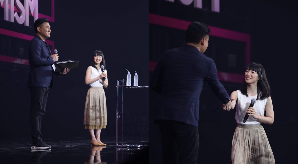 Mikitani welcomes Marie Kondo to the Rakuten Optimism stage.
