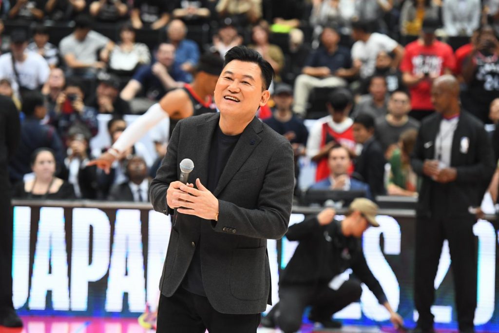 Rakuten CEO Mickey Mikitani addressed a boisterous crowd of excited basketball enthusiasts.