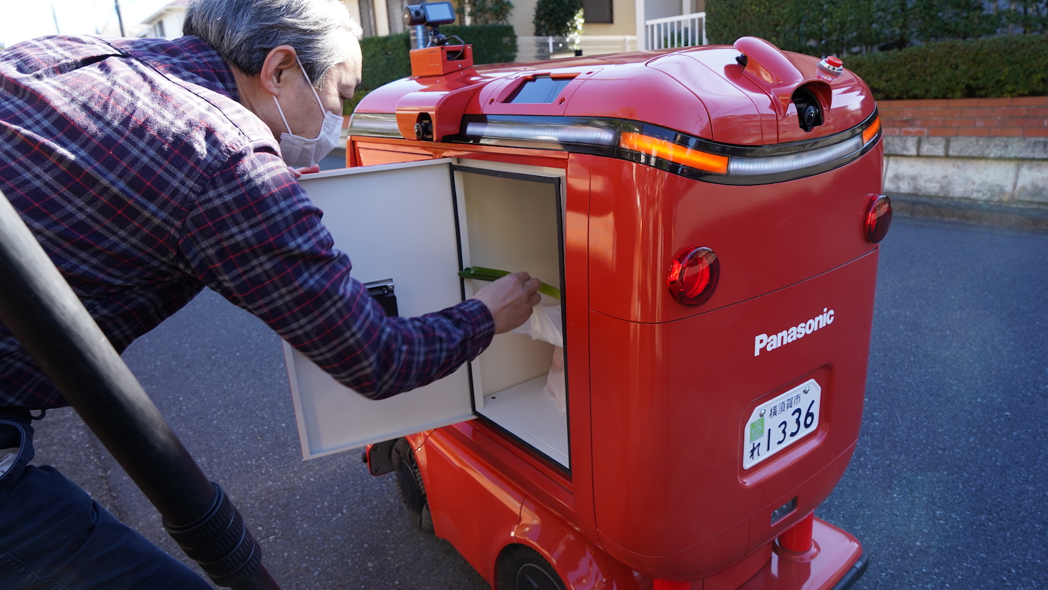 Rakuten’s Self-driving Delivery Robot Hits The Streets Of Yokosuka