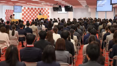 On April 1, Rakuten welcomed its new graduate employees at ts global headquarters in Tokyo, where Rakuten Group CEO Mickey Mikitani greeted them personally.